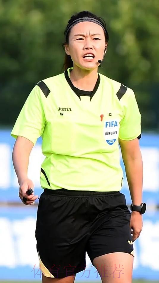 足球报：裁判应是隐形角色 不能用错误弥补错误——国际级女裁判